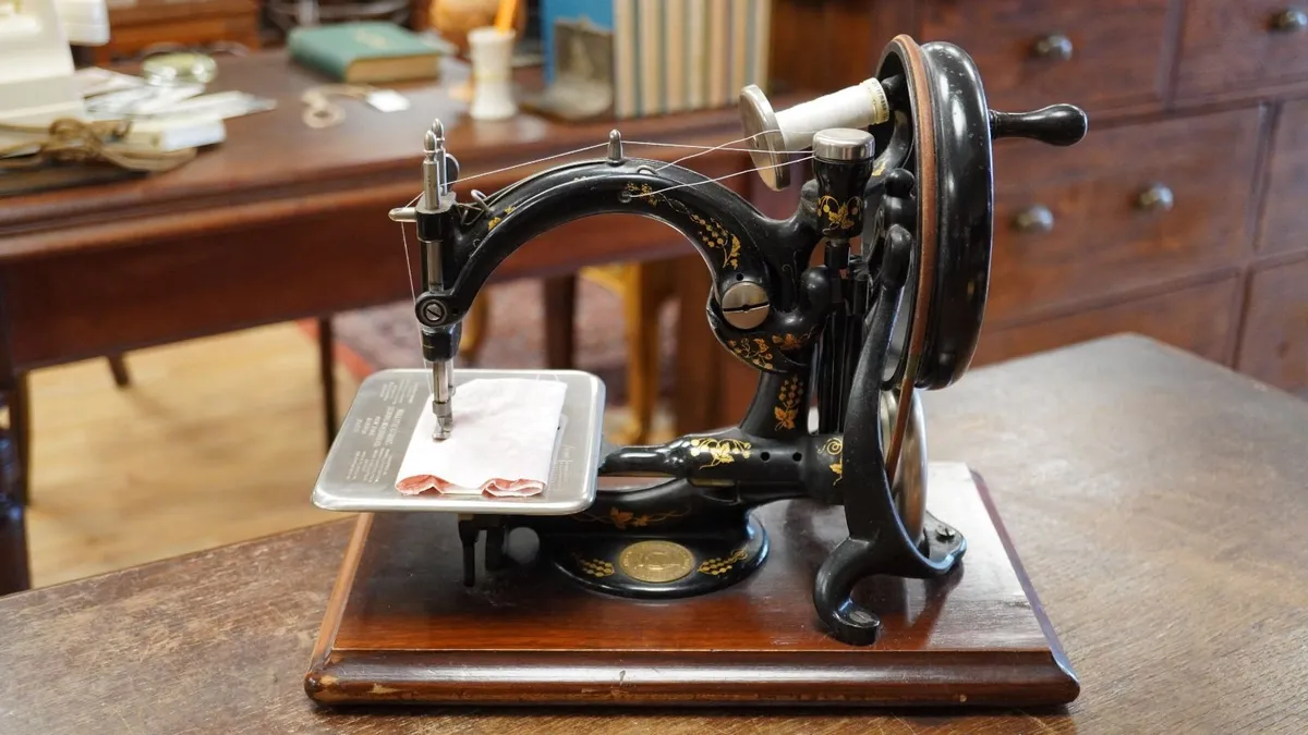Antique Willcox & Gibbs Hand-Crank Sewing Machine - Image 2