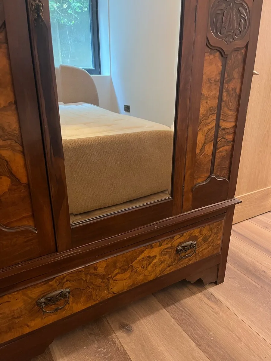 Wardrobe and drawers - Image 3