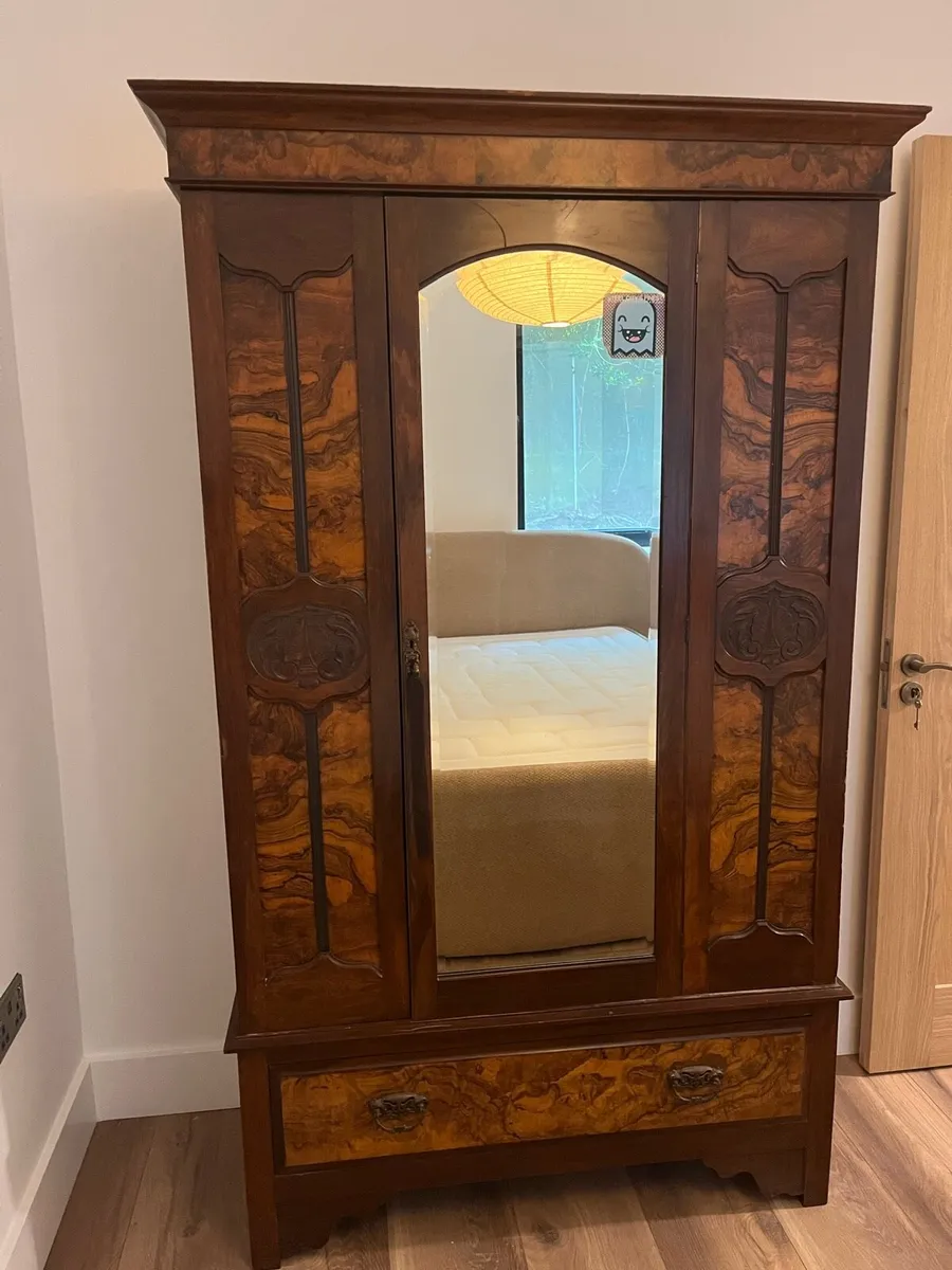 Wardrobe and drawers - Image 1