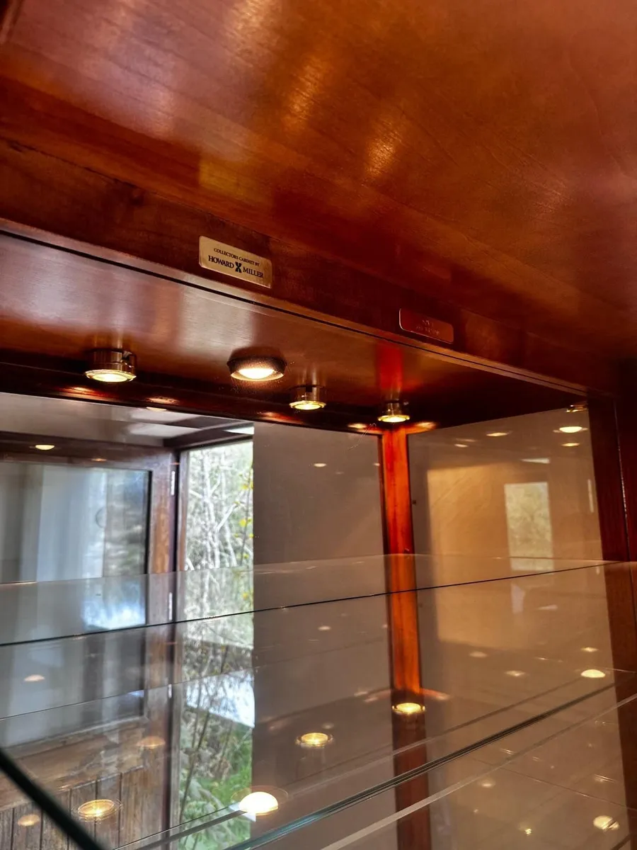 Cabinet - Image 1