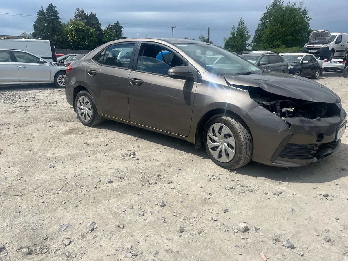 17 Corolla 1.3 petrol - Image 2