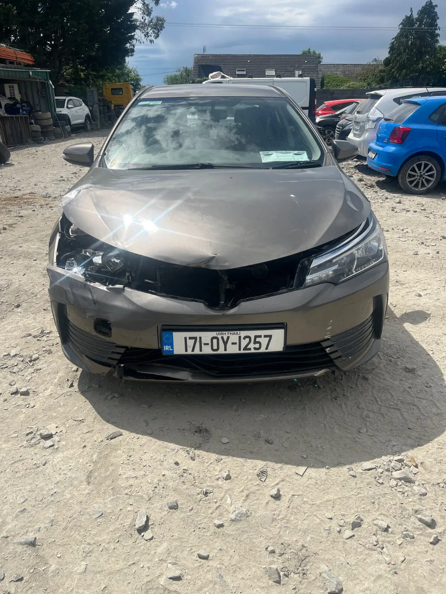 17 Corolla 1.3 petrol - Image 1