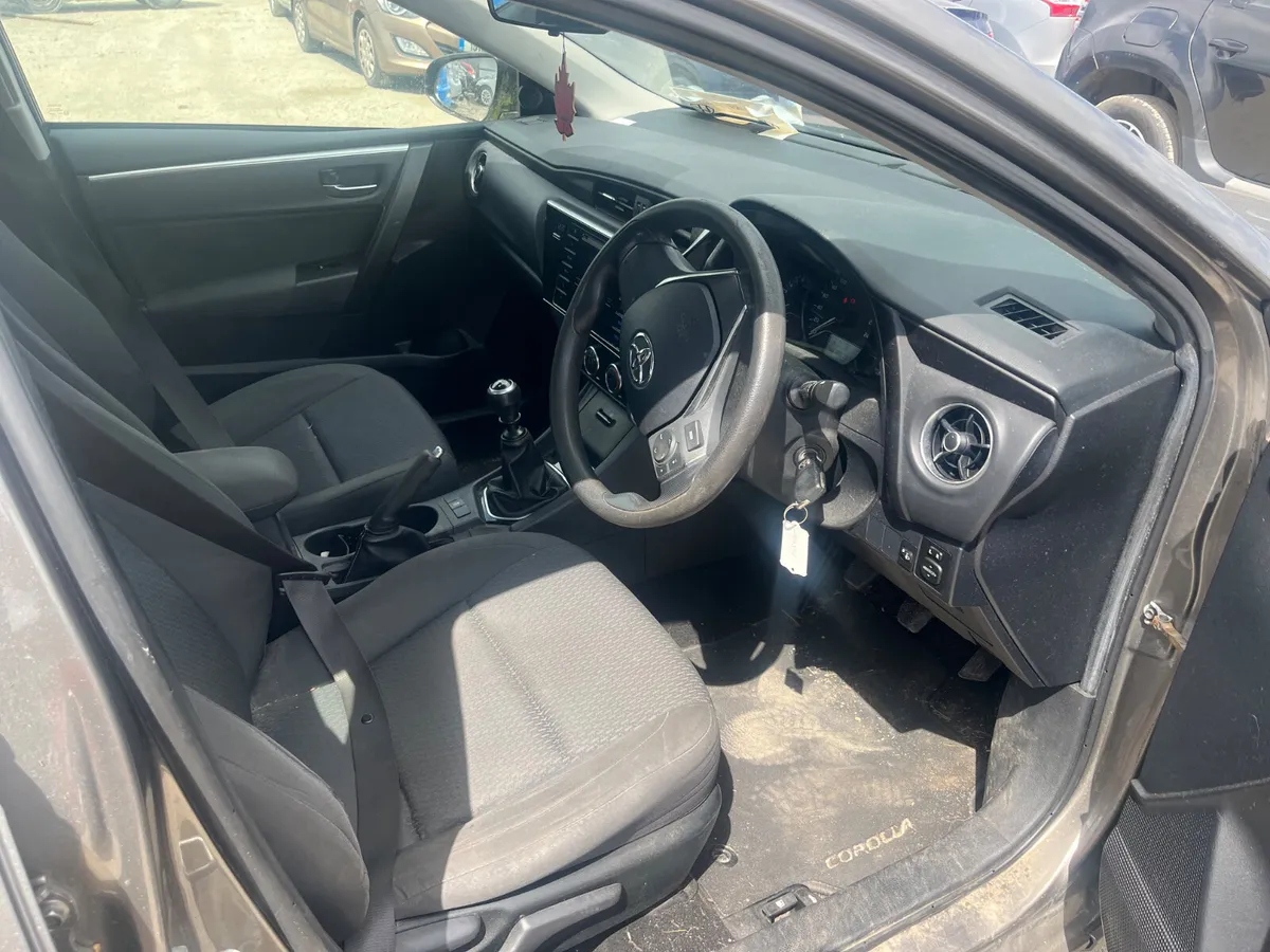 17 Corolla 1.3 petrol - Image 3