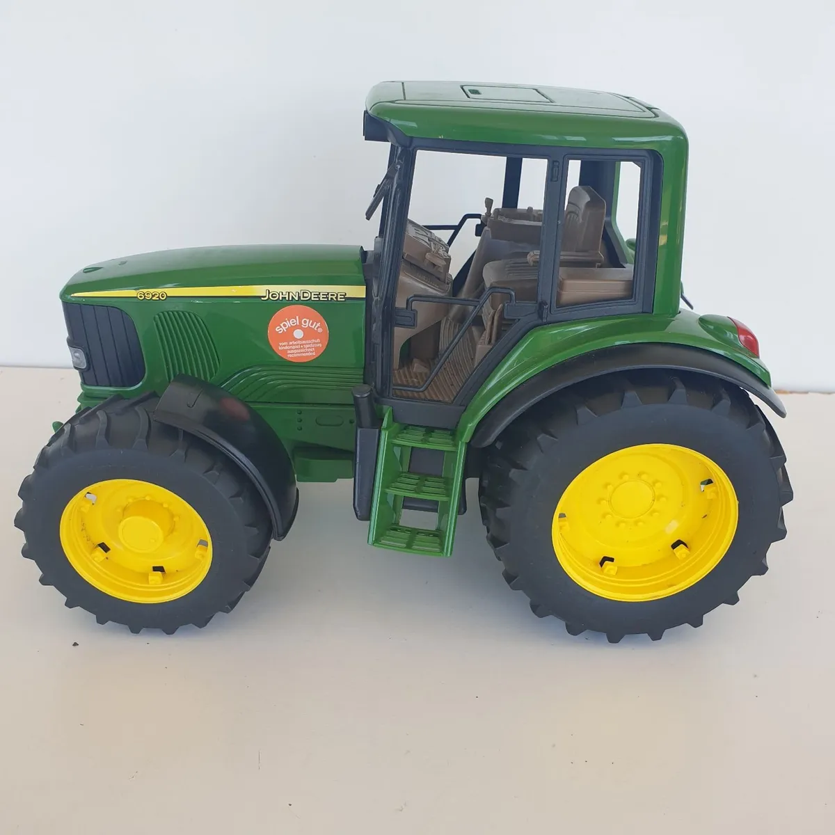 John Deere 6920 toy tractor Bruder - Image 2