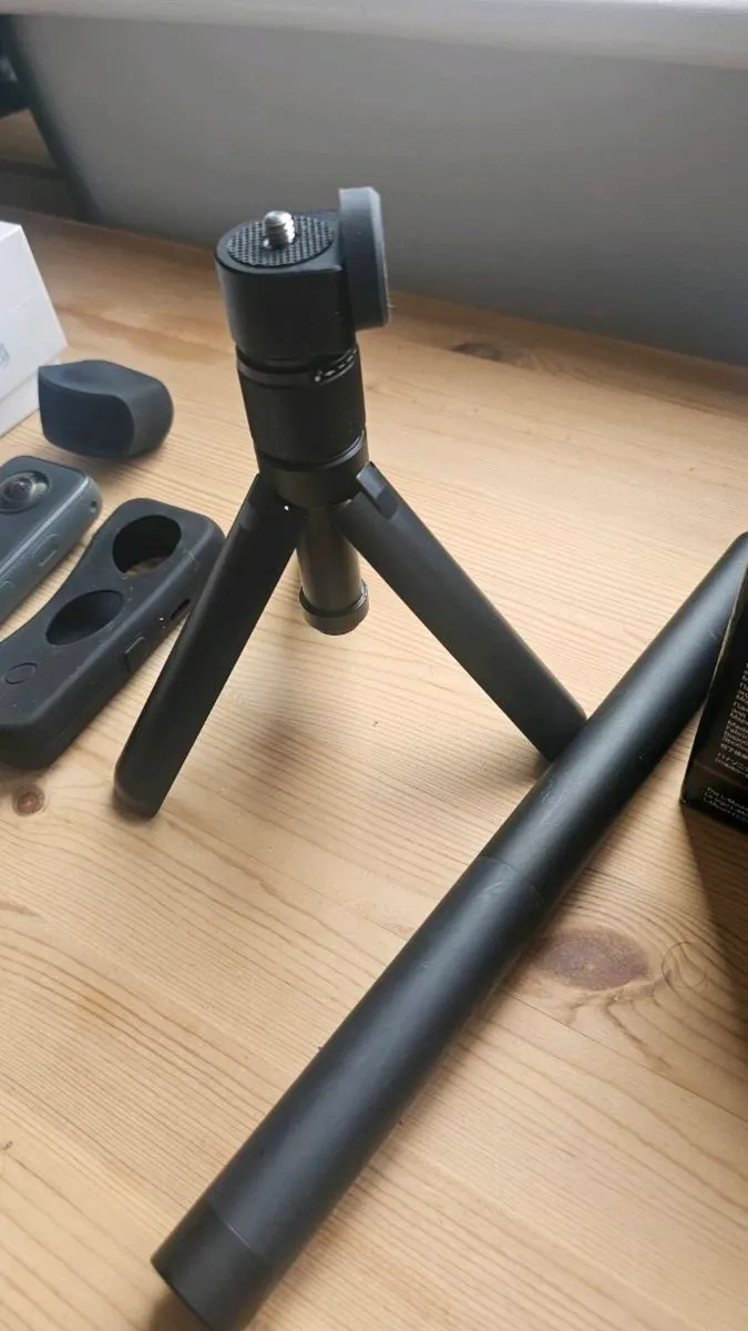 Insta360 X2 with extra accessories - Image 4