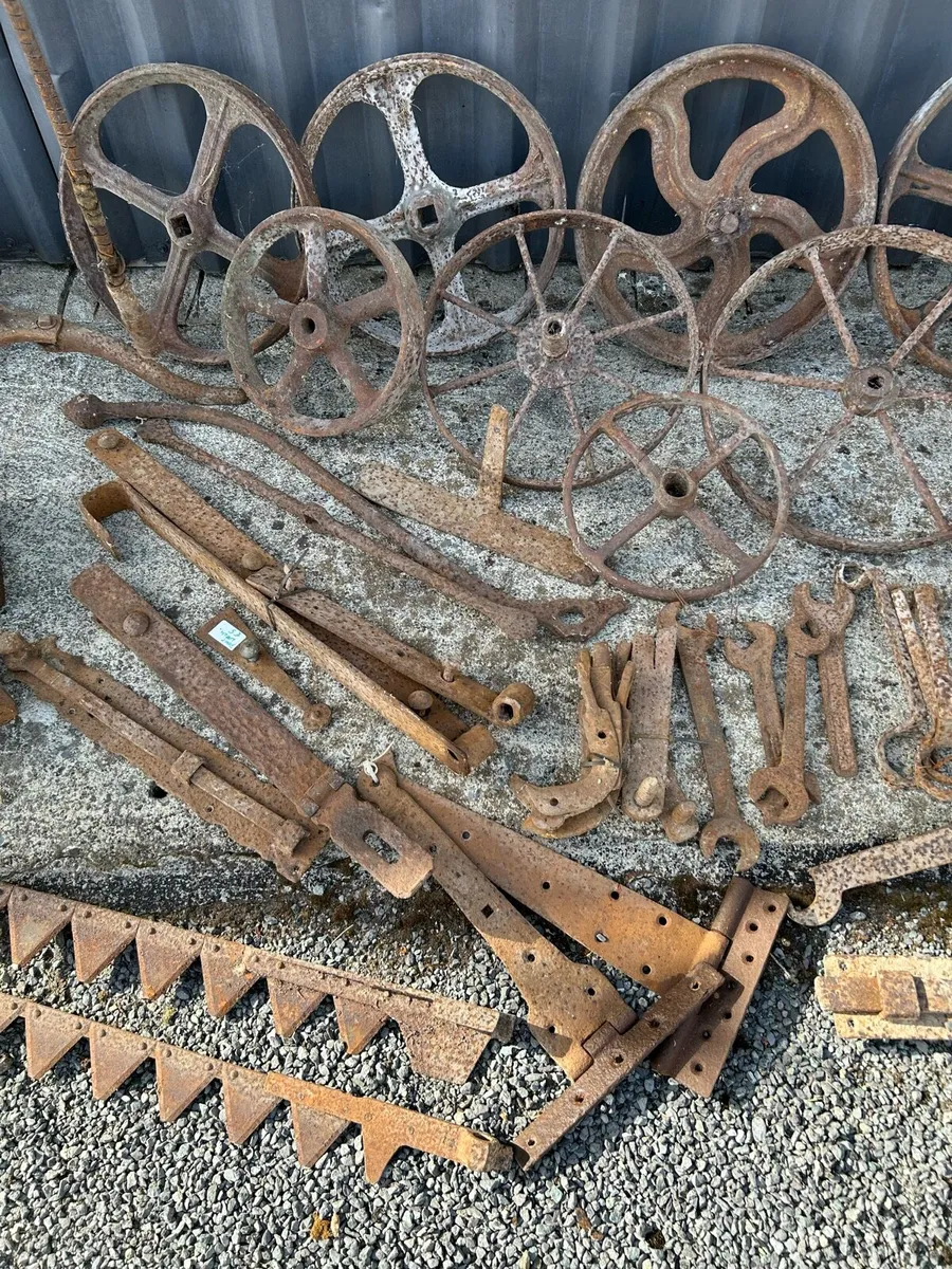 Antique farm machinery - Image 3