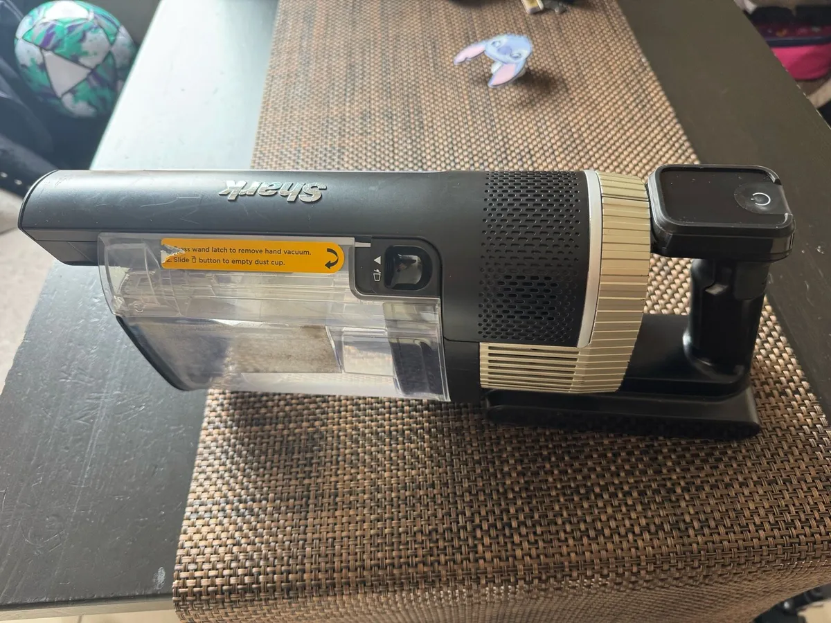 Shark stratos vacuum - Image 2