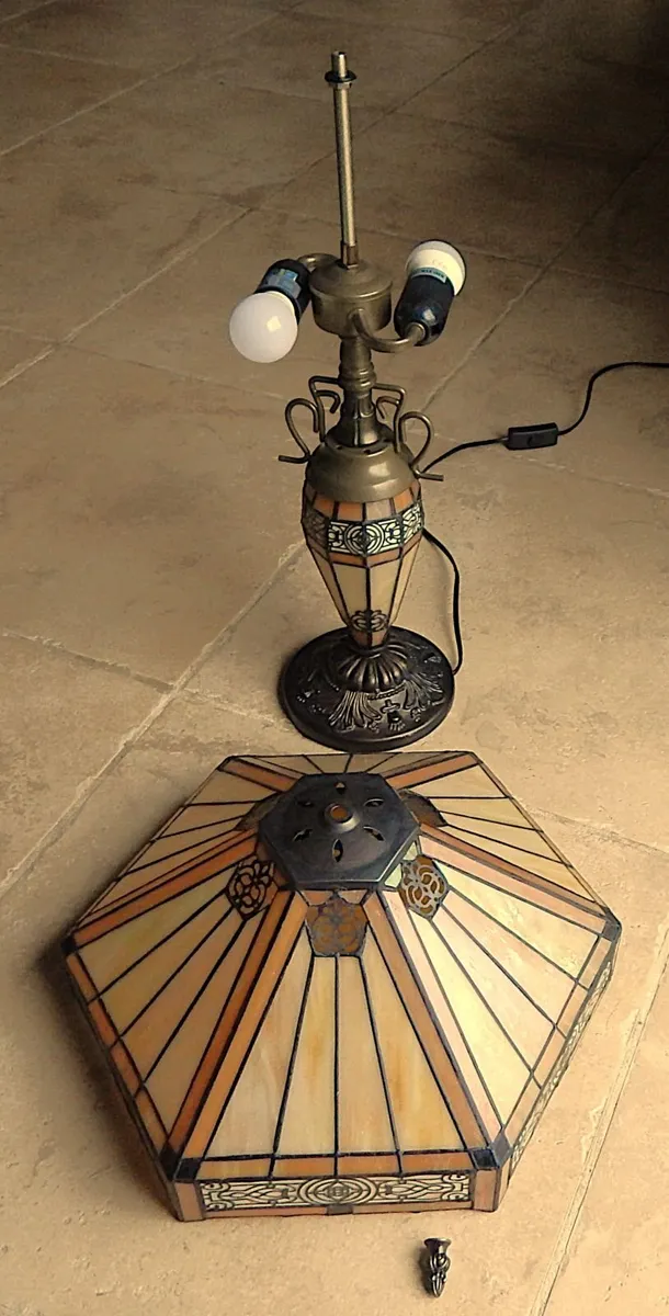 Tiffany Style Table Lamp with Twin Lights - Image 4