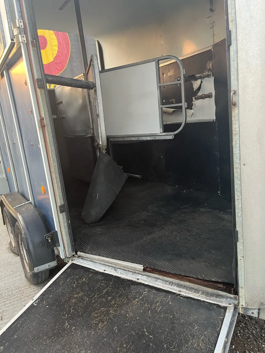Ivor Williams horse box - Image 3