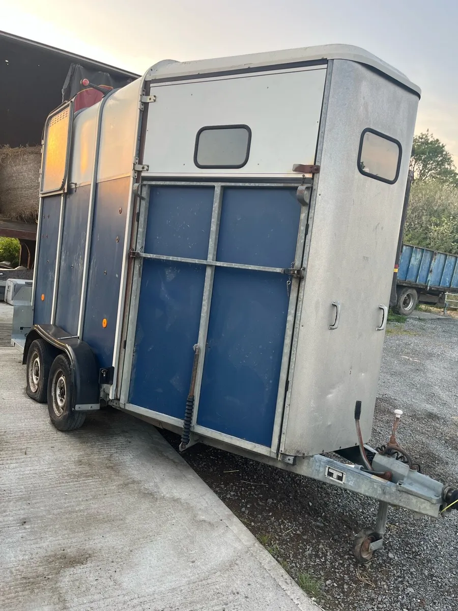 Ivor Williams horse box - Image 1