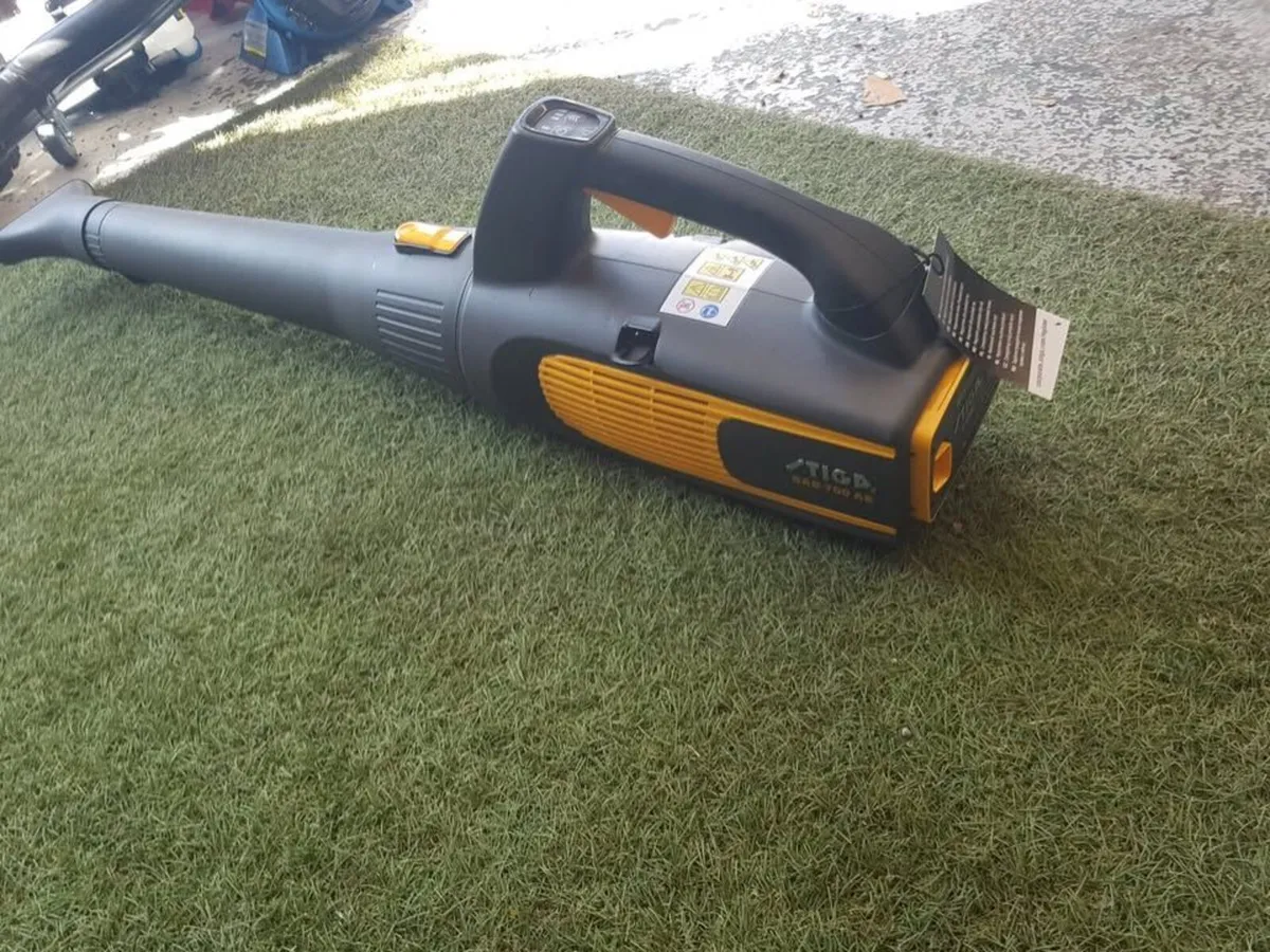STIGA  BLOWER SAB 700 AE - FOR SALE - Image 1