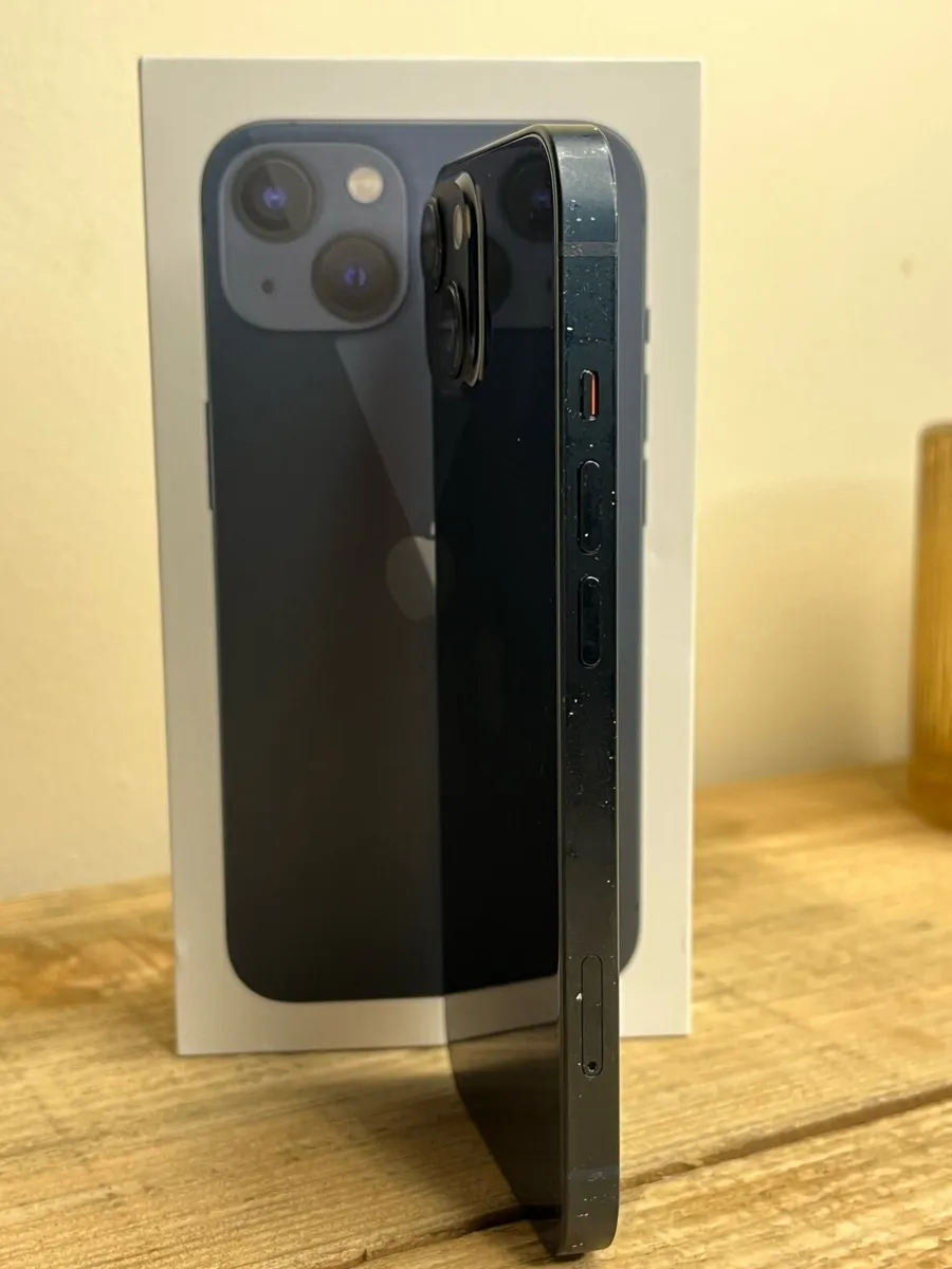iPhone 13 256 GB in Midnight - Image 3