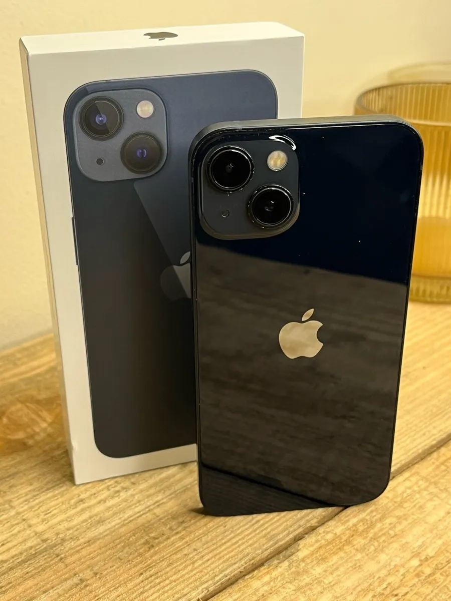 iPhone 13 256 GB in Midnight - Image 4