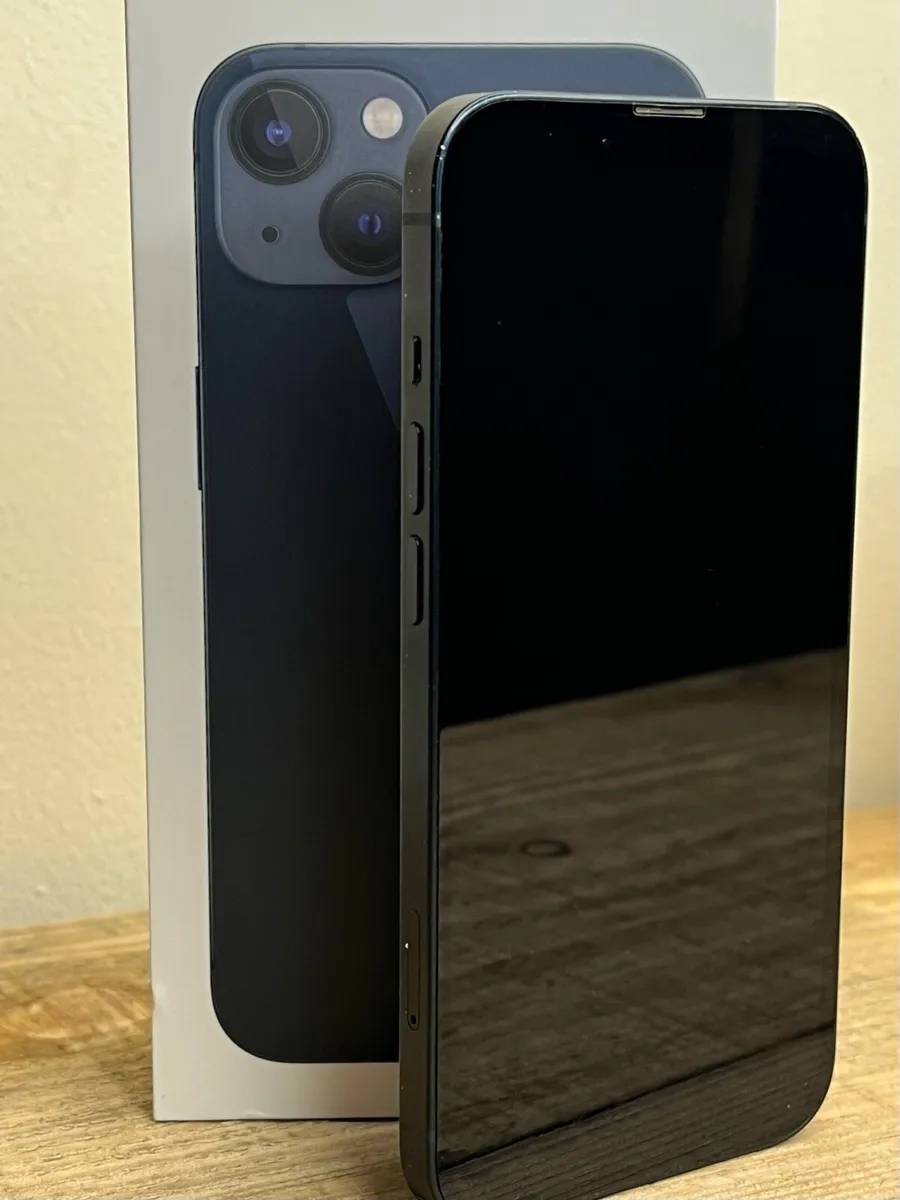 iPhone 13 256 GB in Midnight - Image 2
