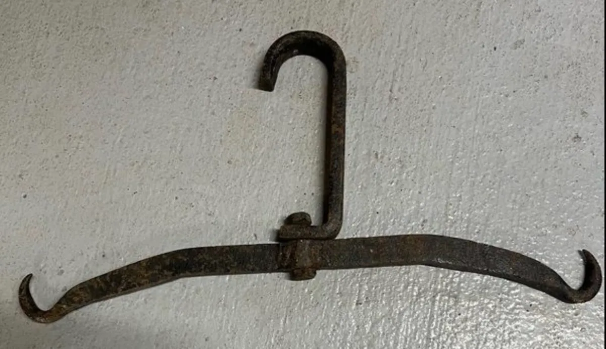 Antique iron swindle hook - Image 1