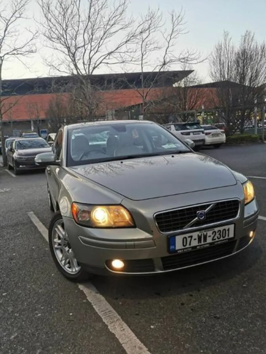 Volvo S40 - Image 1