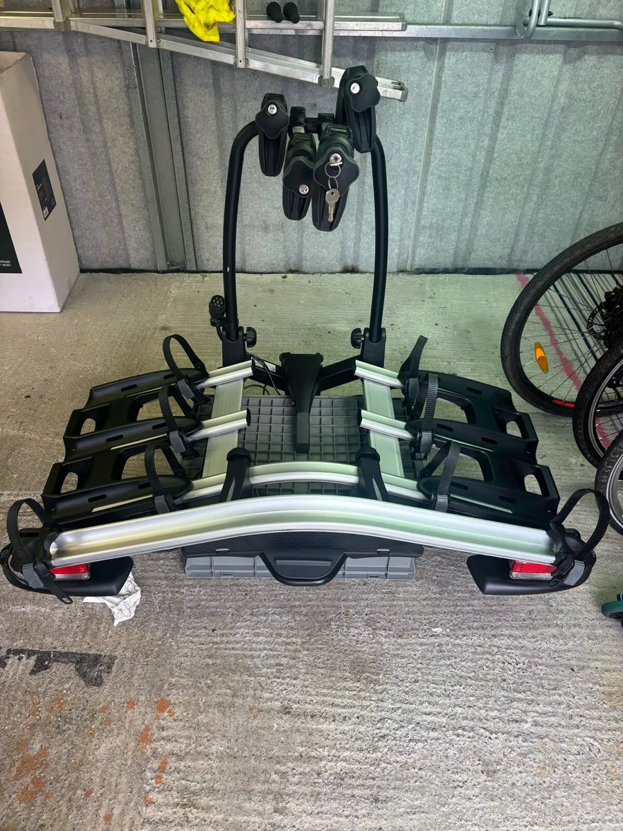 Thule four bike carrier tow bar mounted - Image 1