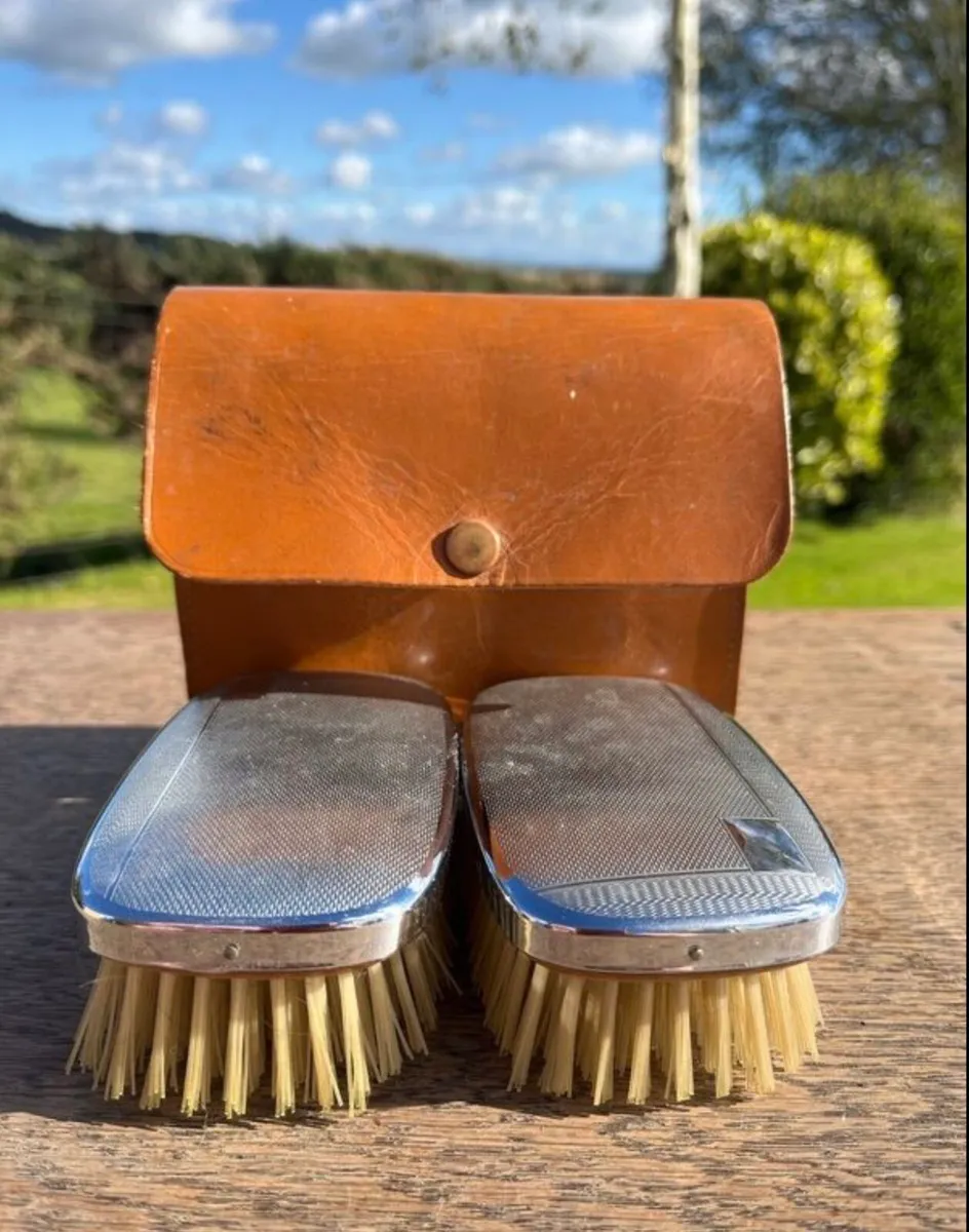 Vintage grooming kit - hide case - Image 2