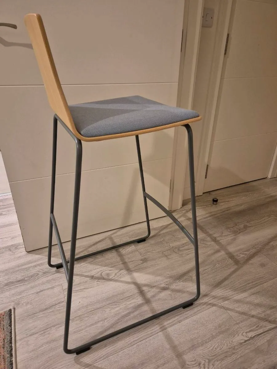 5 High stools in mint condition - Image 1