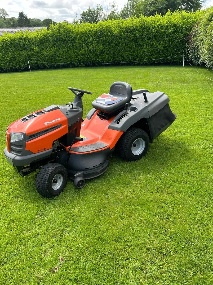 Ride on mower - Image 1