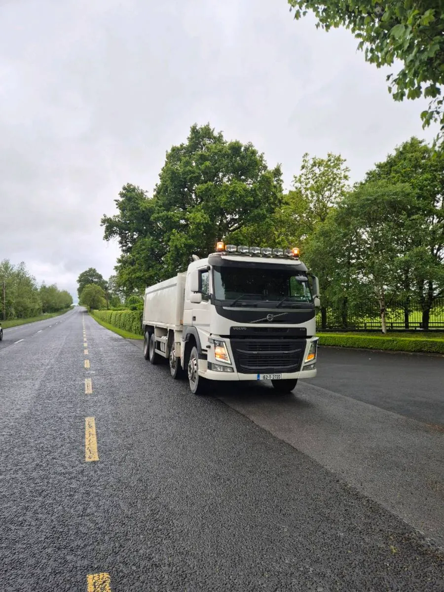 Volvo tipper - Image 2