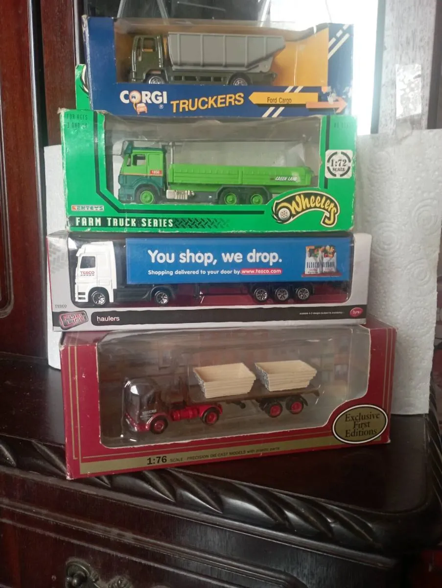 DIE--CAST MODLE TRUCKS ALL 1-76 SCALES 4 IN TOTAL. - Image 1