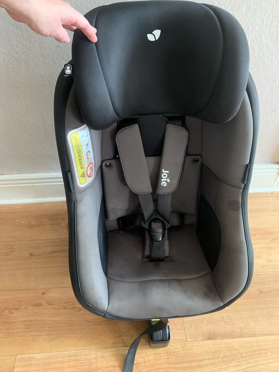 Joie swivel car seat - Image 3