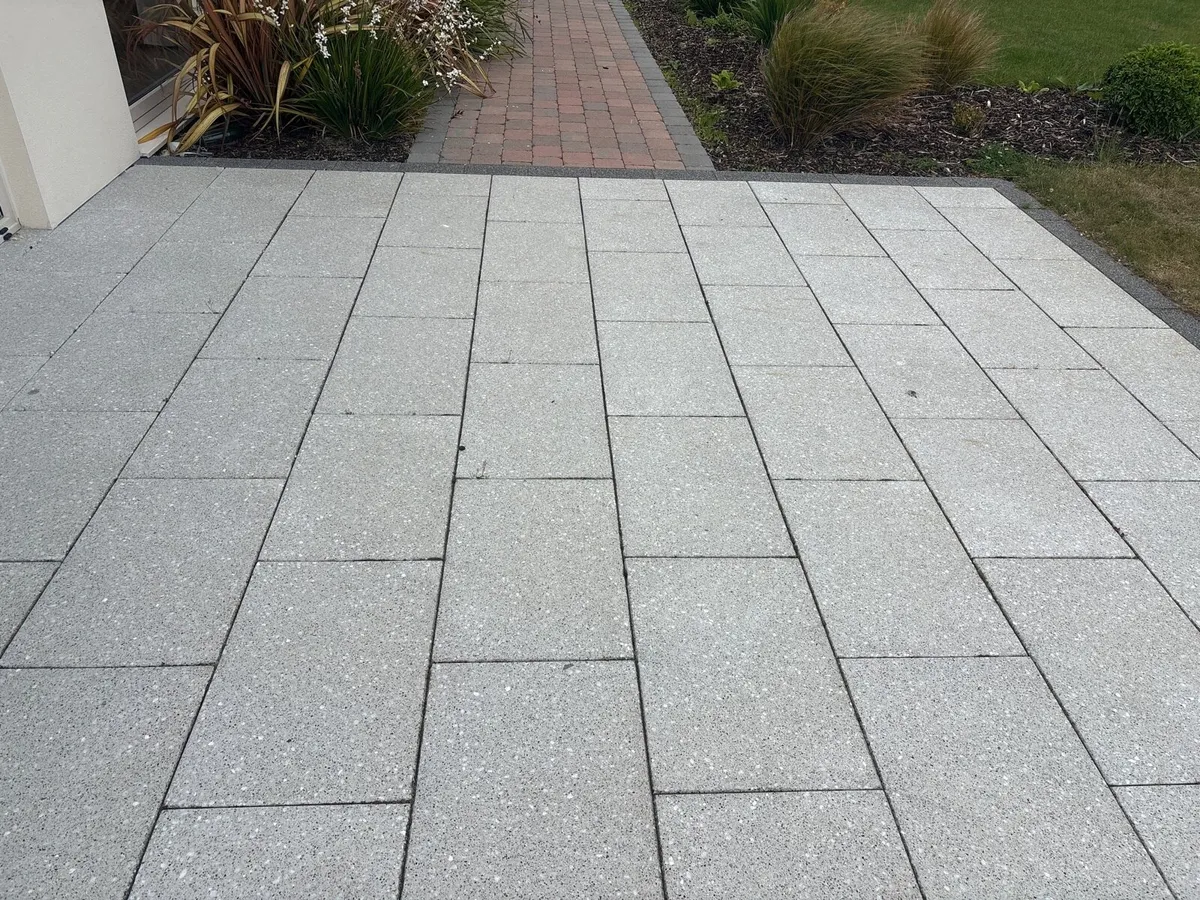 Patio pavers - concrete - Image 1