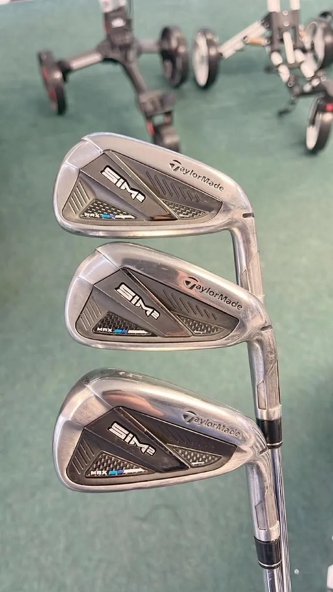 Taylormade SIM2 5-SW KBS Tour Regular shaft €445 - Image 1