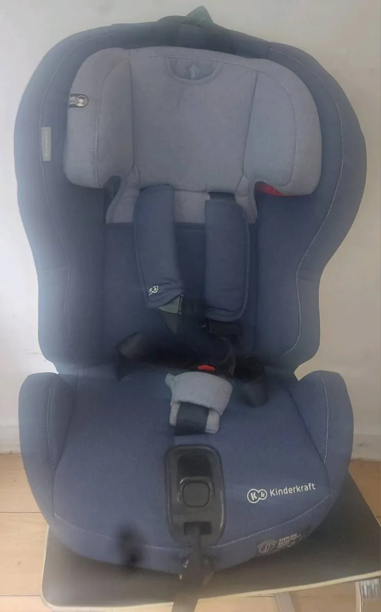Kindercraft car seat up to 36kg like new - Image 3