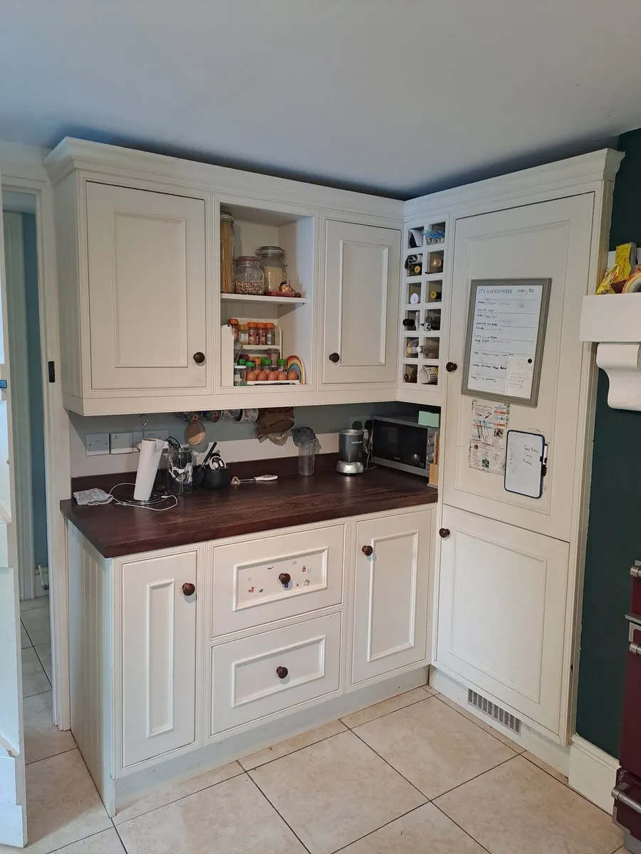 Solid wood Kitchen cabinets and worktop - Image 2