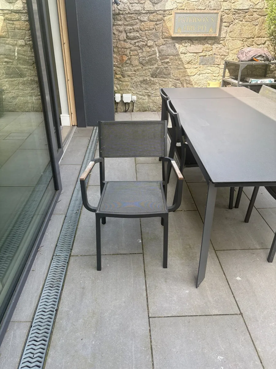 Garden table and chairs - Image 3