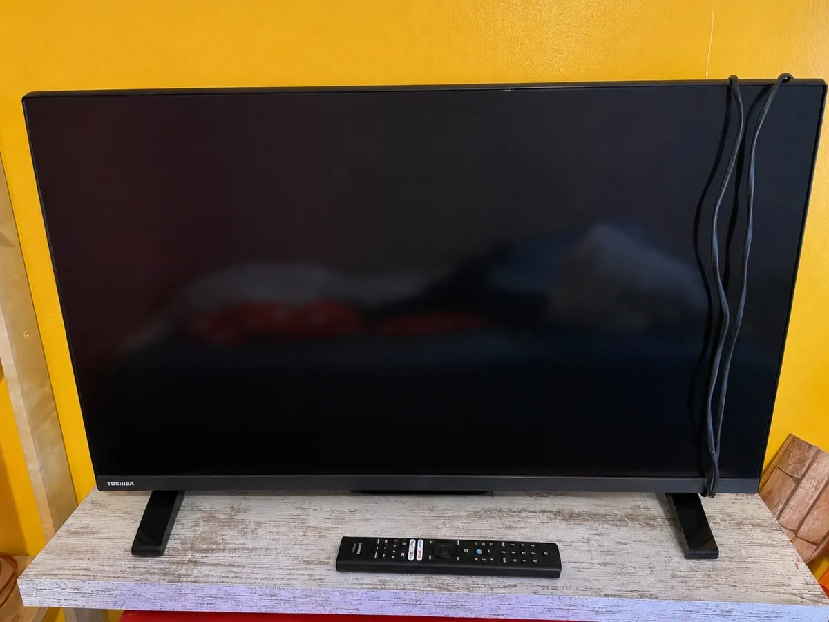 32” Toshiba smart tv