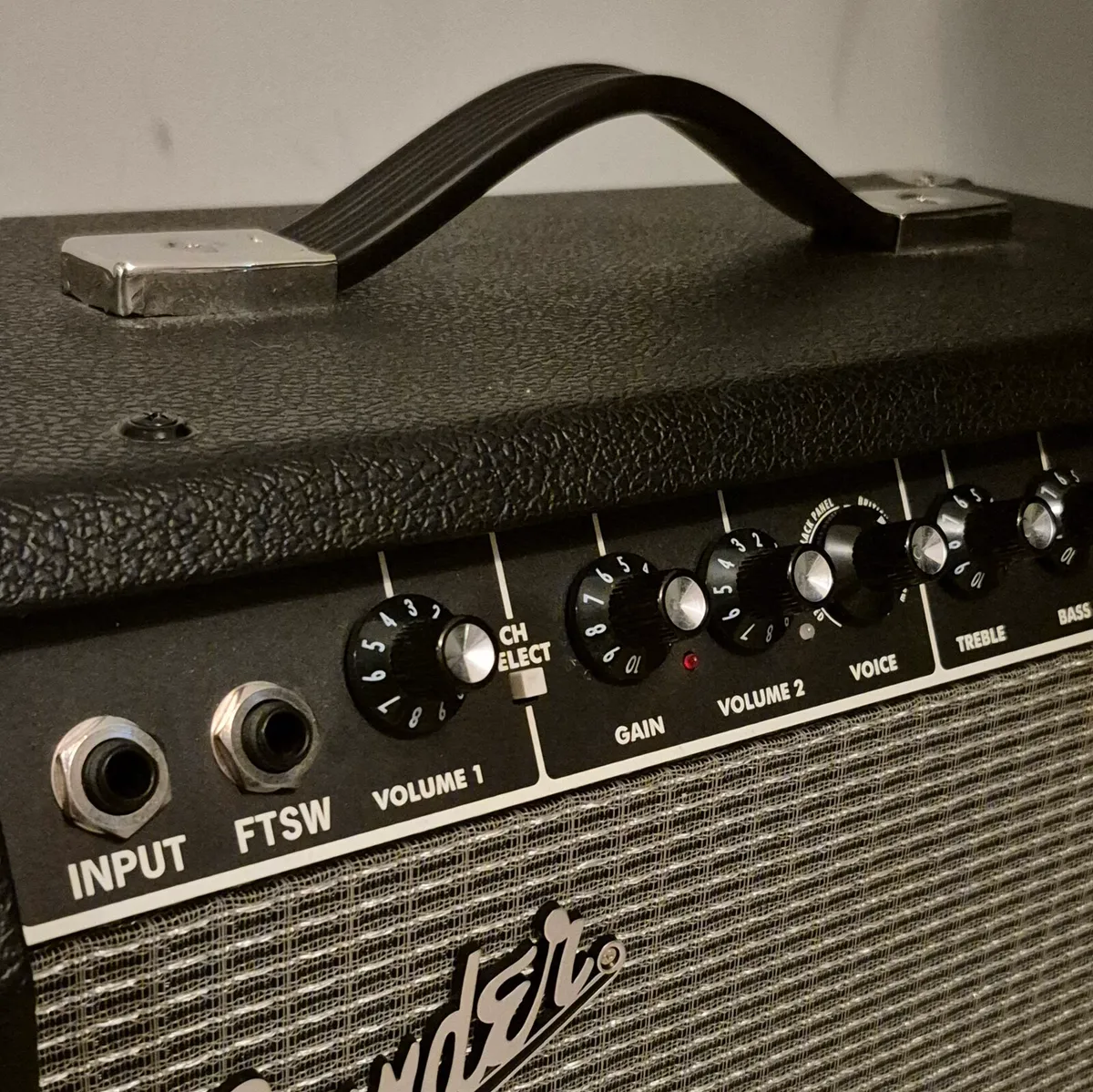 Fender Champion 40 Amp - Image 3