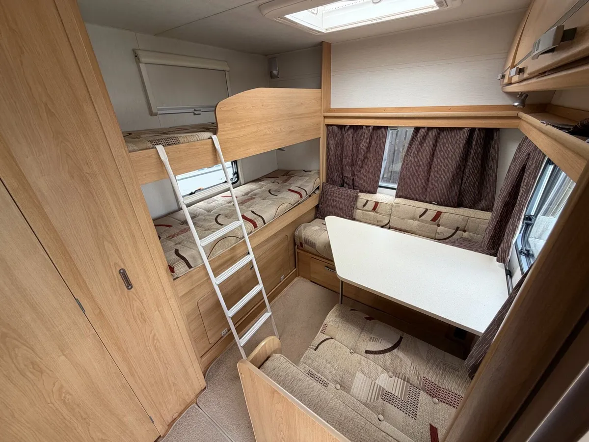 Lunar Quasar - Exceptional 6-berth family caravan - Image 2