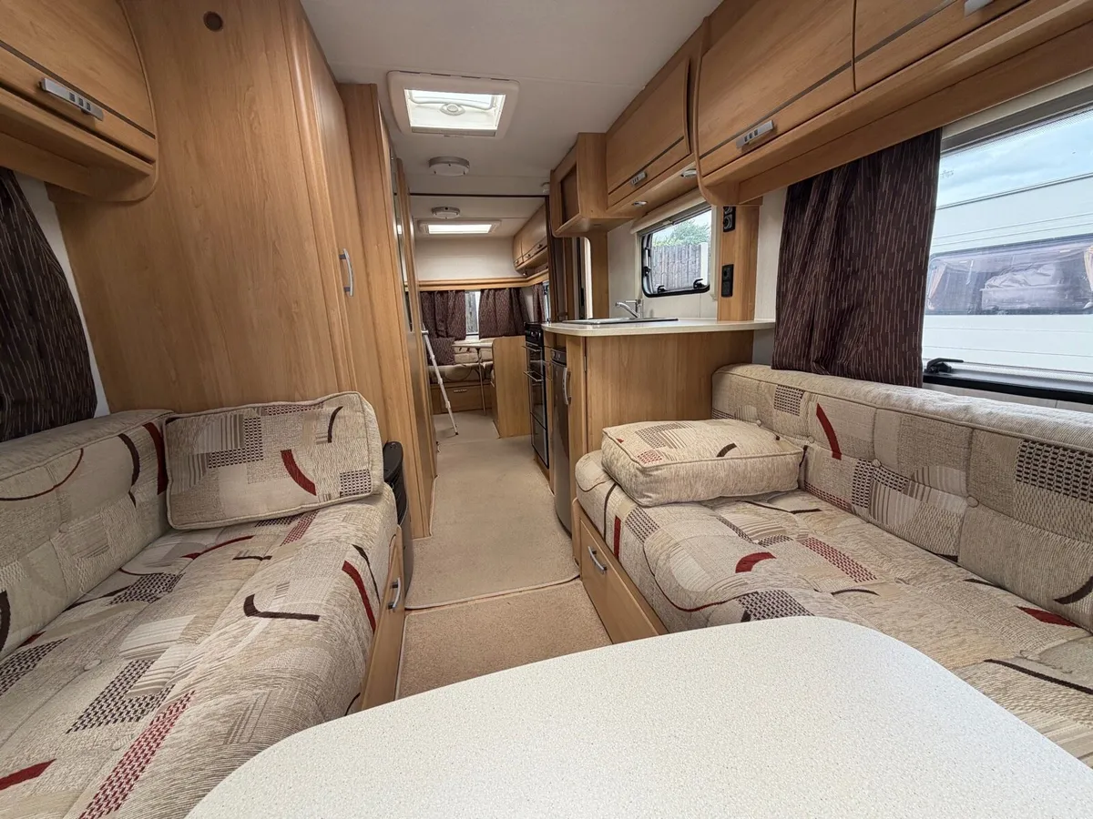 Lunar Quasar - Exceptional 6-berth family caravan - Image 3