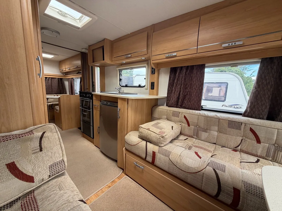 Lunar Quasar - Exceptional 6-berth family caravan - Image 4