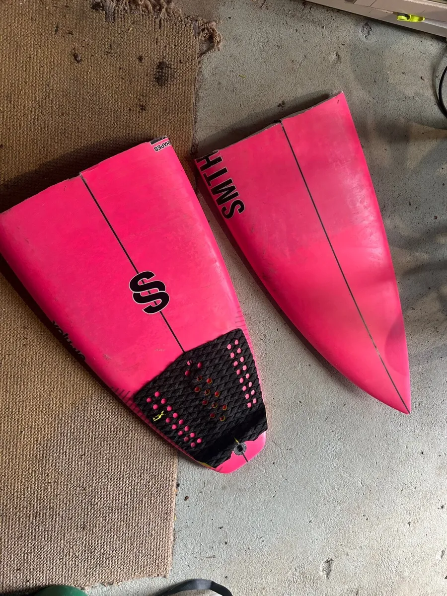 Snapped surfboard - Image 2
