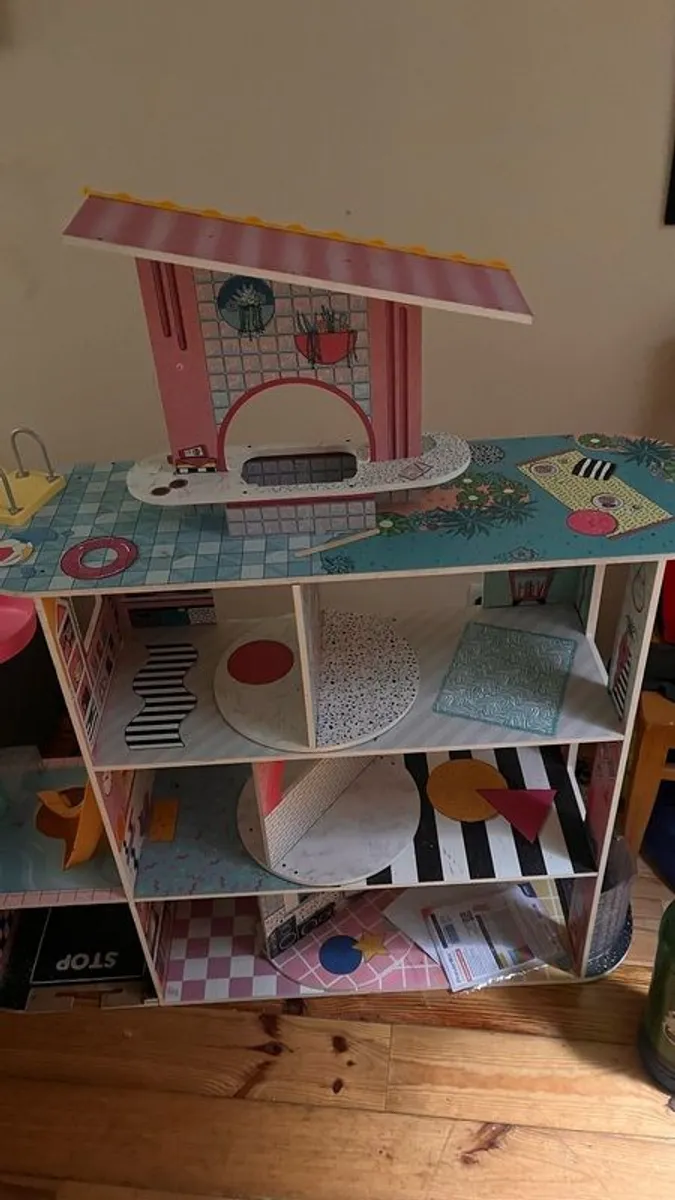 Lol Dolls House - Image 1