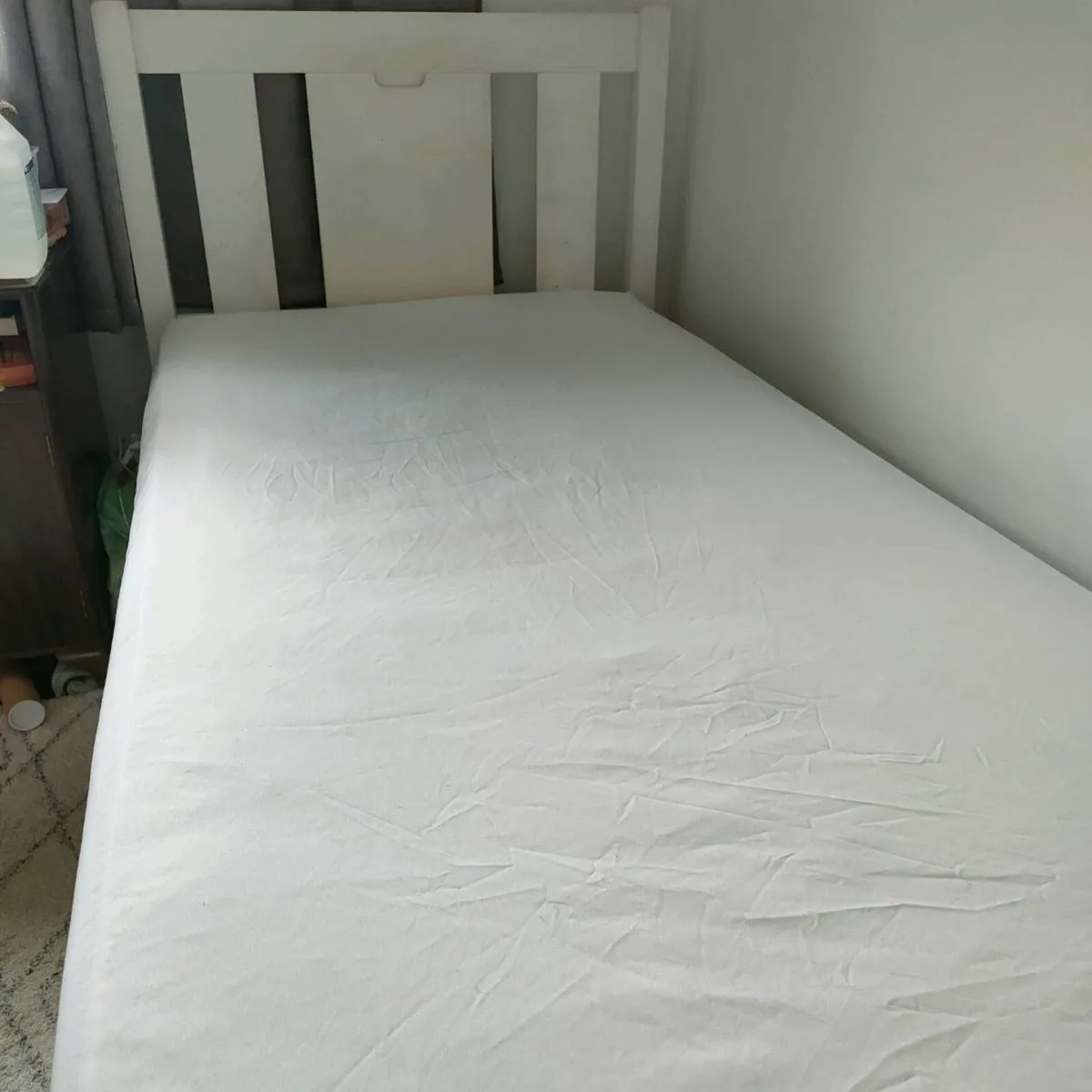 Single white bed - Image 1