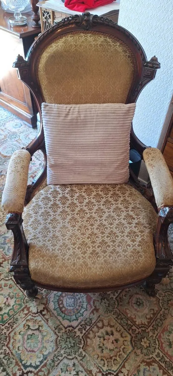 Antique suite and dining set - Image 1