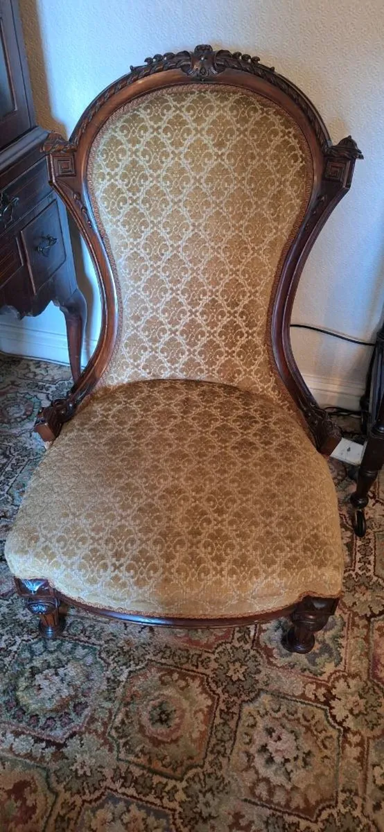 Antique suite and dining set - Image 2