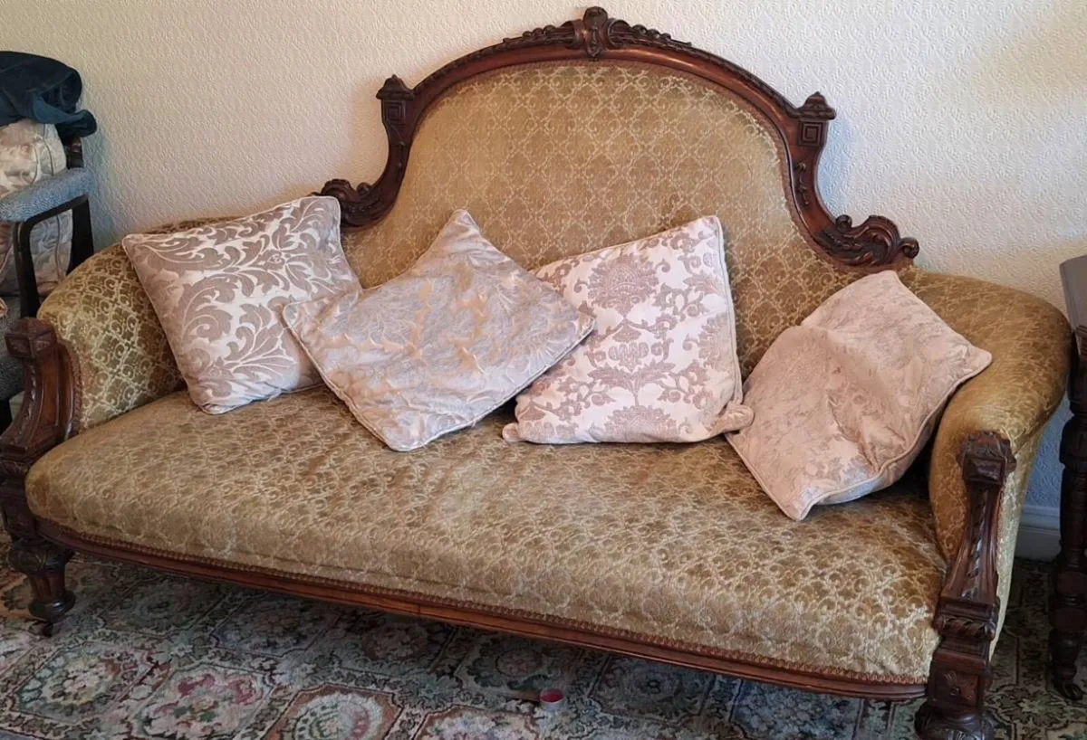 Antique suite and dining set - Image 4