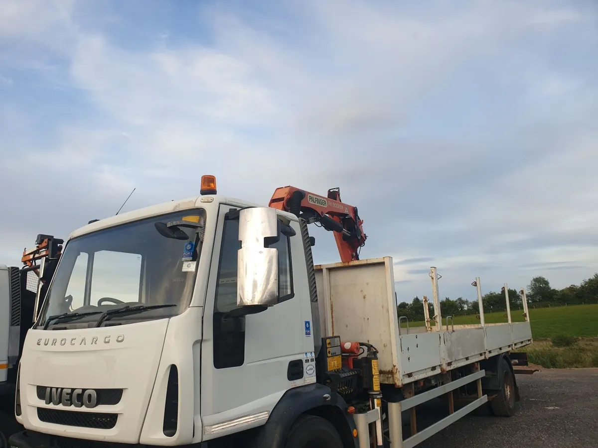 Iveco  180E (auto)  18 ton palfinger crane lorry - Image 2