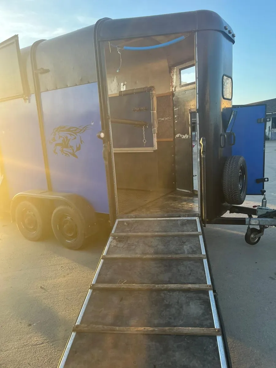 505 horse box - Image 2