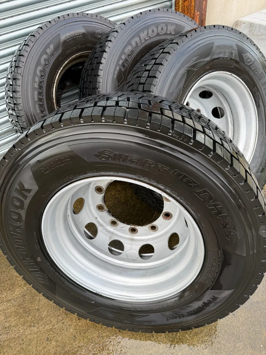4X Hankook Drive tyres 315/70/22.5 - Image 1