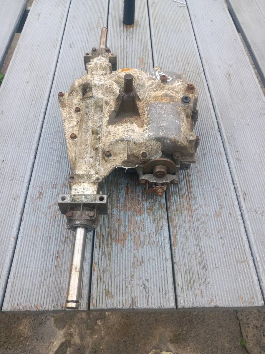 Husqvarna/craftsman manual gearbox for sale - Image 4