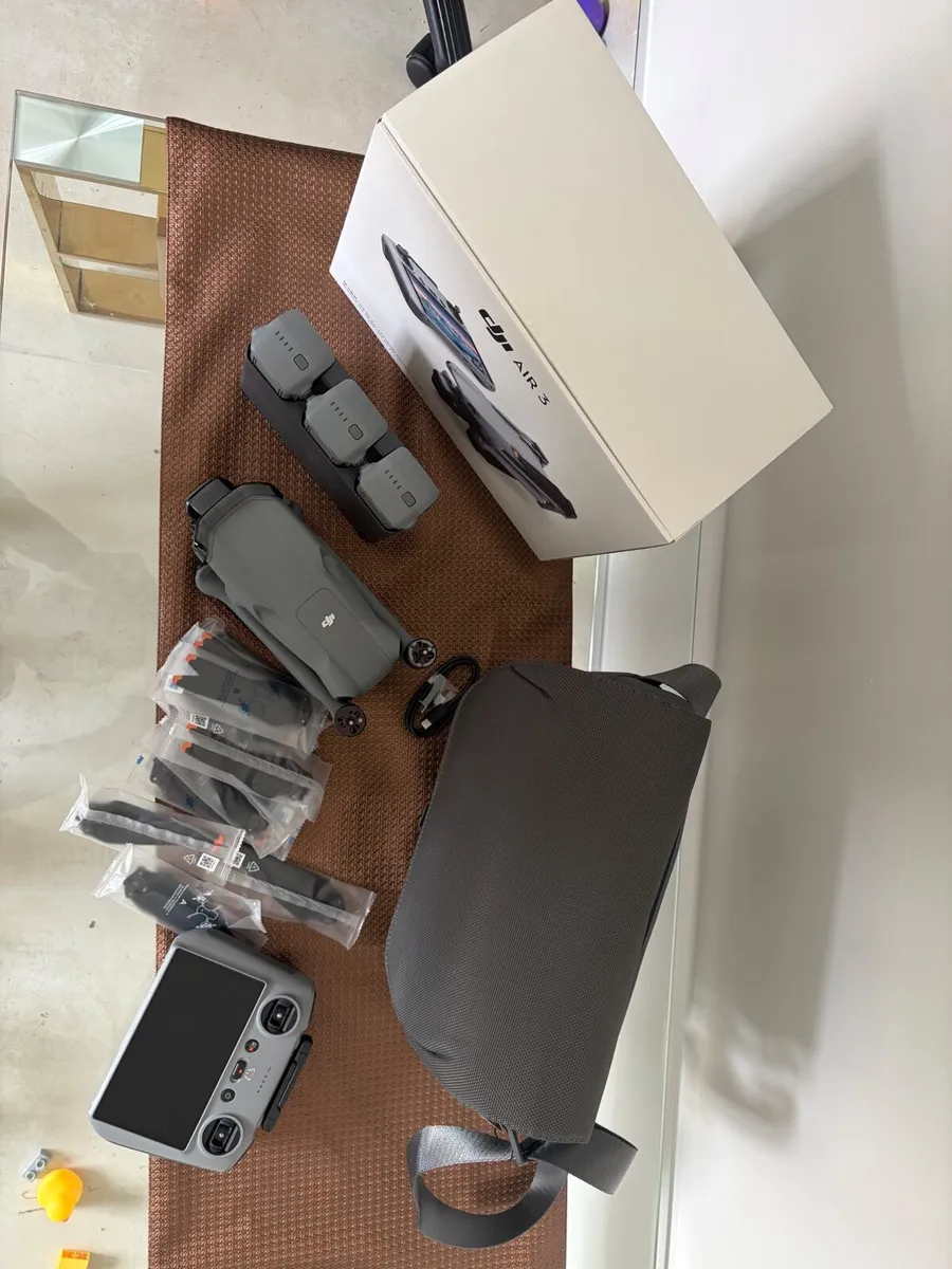 DJI Air 3- Fly More Combo RC 2 - Image 4