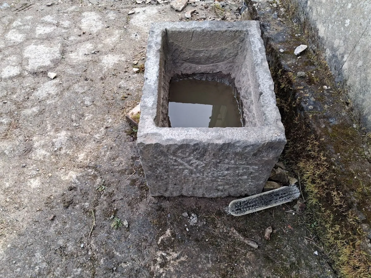 Stone water trough - Image 2
