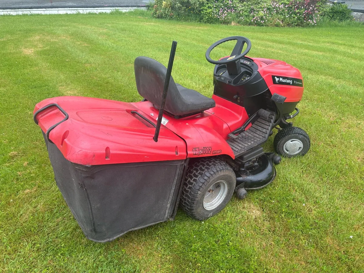 Castle garden ride on mower - Image 3